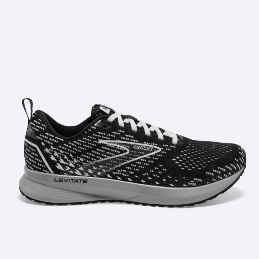 NEW- Women’s BROOKS Levitate 5 size 11